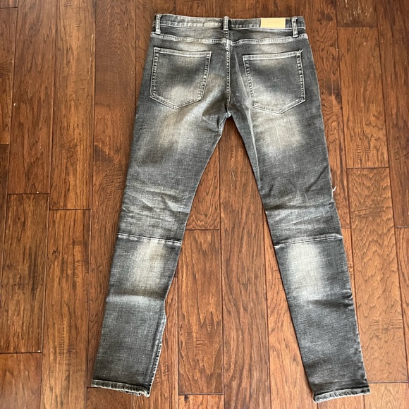 M1 Stretch-distressed Denim - Picture 4 of 4